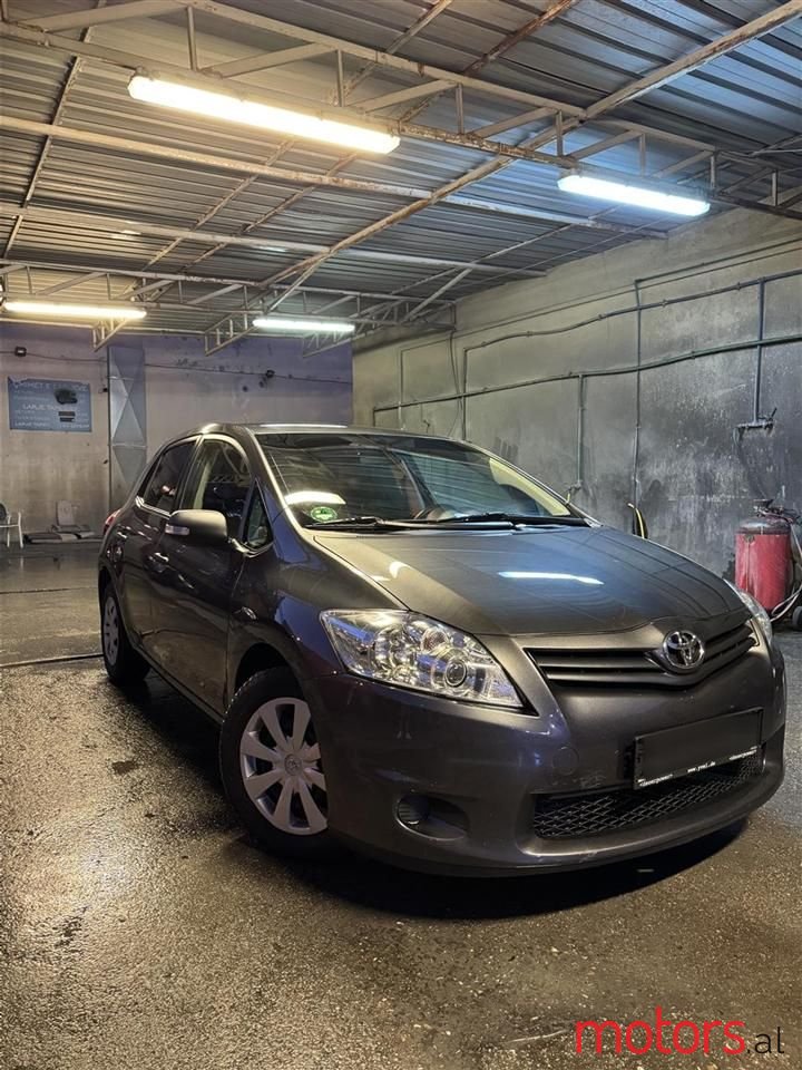 2011' Toyota Auris photo #3
