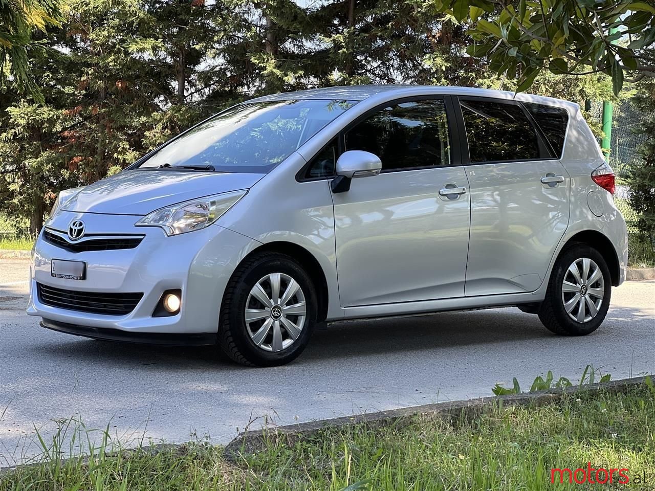 2011' Toyota Verso-S photo #1