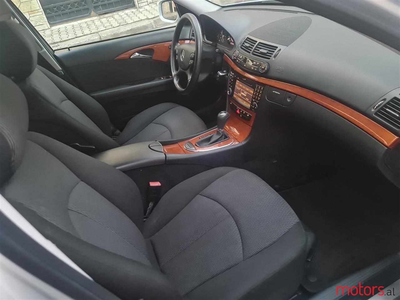 2009' Mercedes-Benz E 220 photo #2