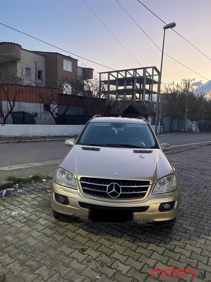 2007' Mercedes-Benz 320 photo #2