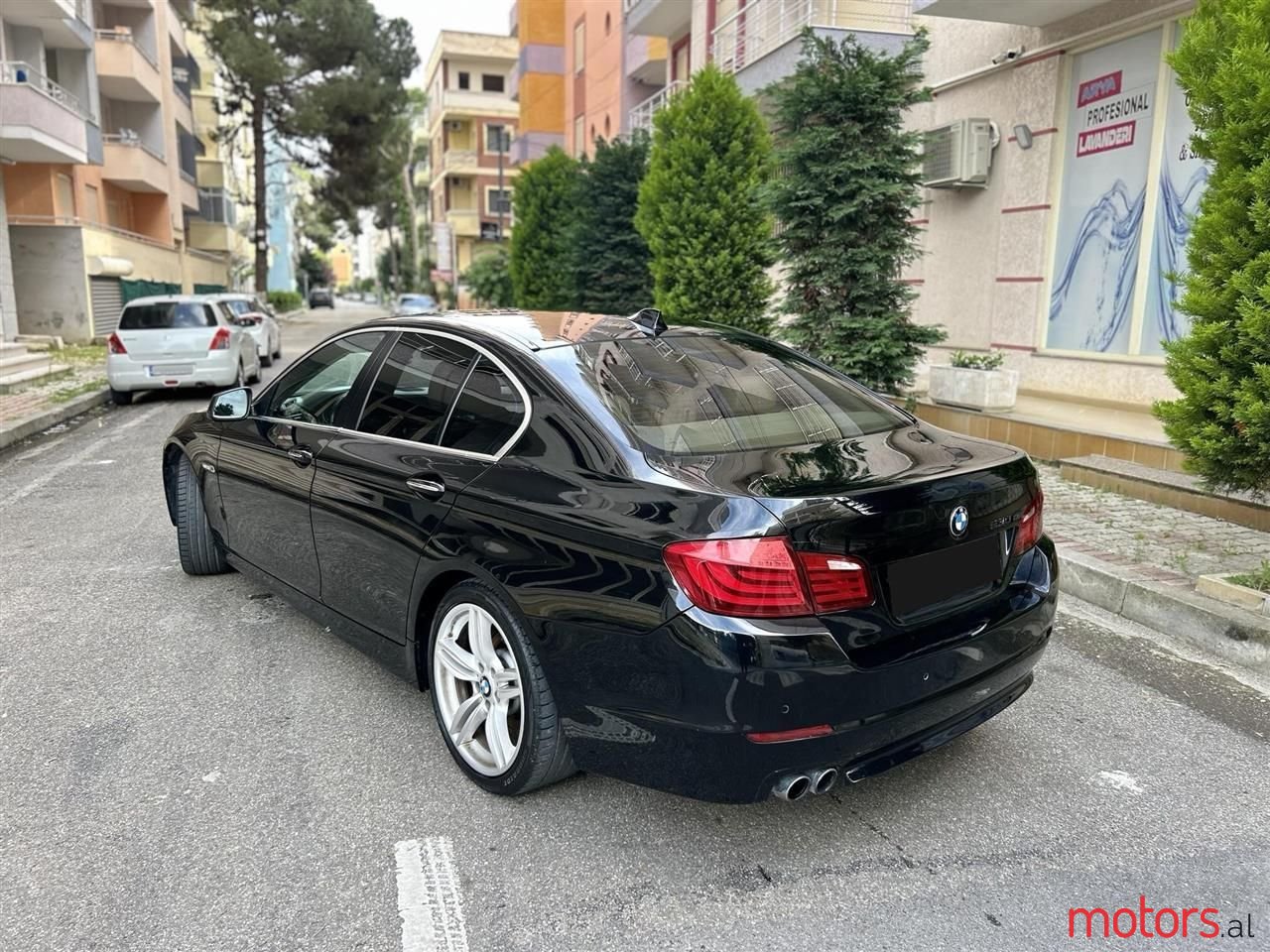 2011' BMW 530 photo #2