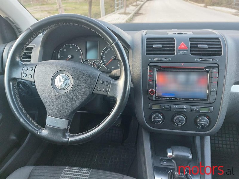 2008' Volkswagen Golf photo #6