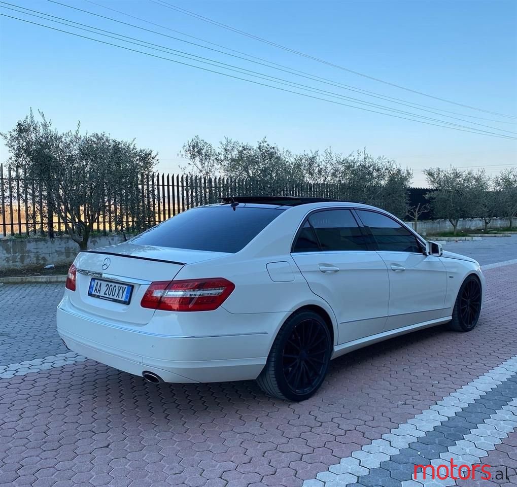 2009' Mercedes-Benz E 350 photo #5