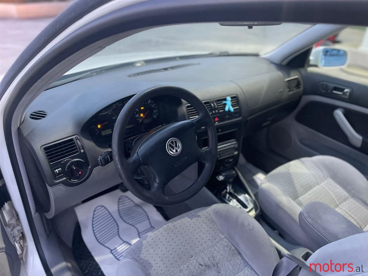 2000' Volkswagen Jetta photo #3