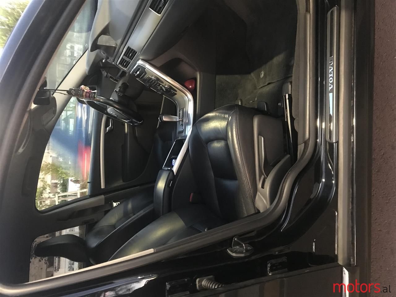 2012' Volvo V70 photo #4