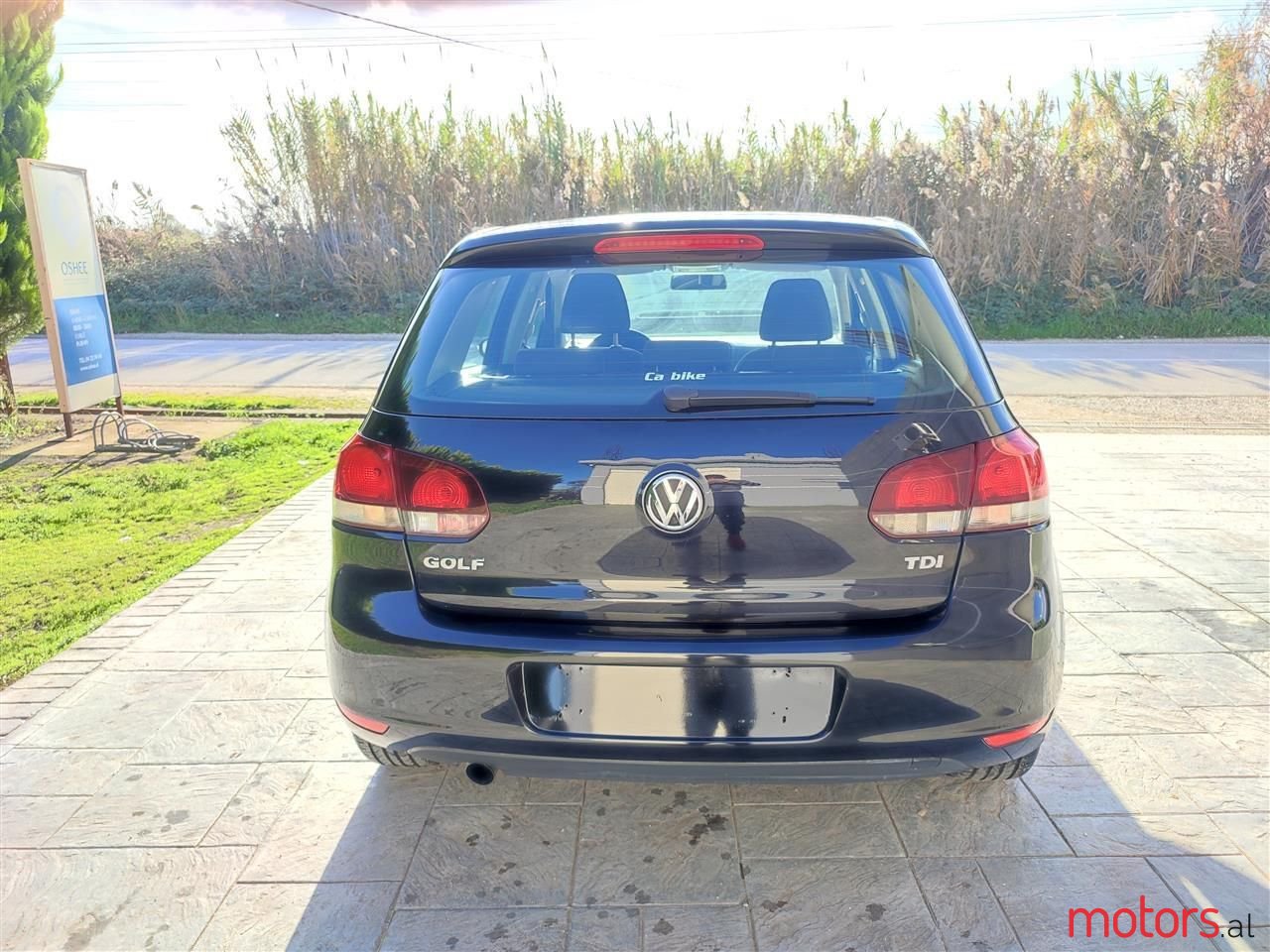 2009' Volkswagen Golf photo #2