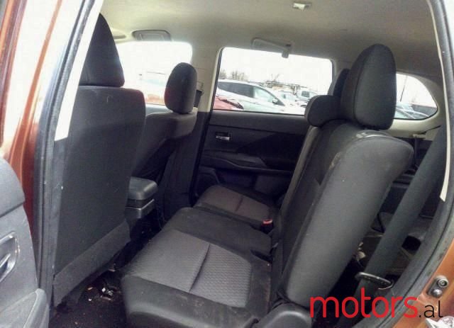 2014' Mitsubishi Outlander photo #2