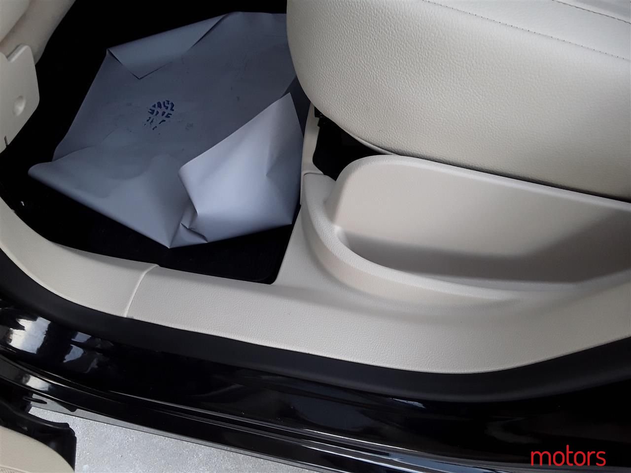 2012' Volkswagen Tiguan photo #6