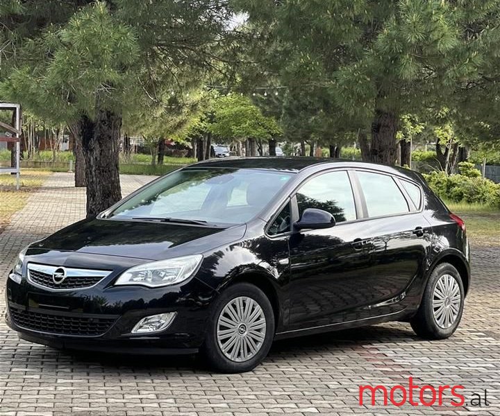 2012' Opel Astra photo #1