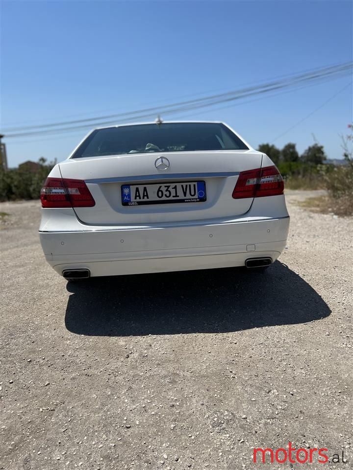 2012' Mercedes-Benz E 200 photo #5