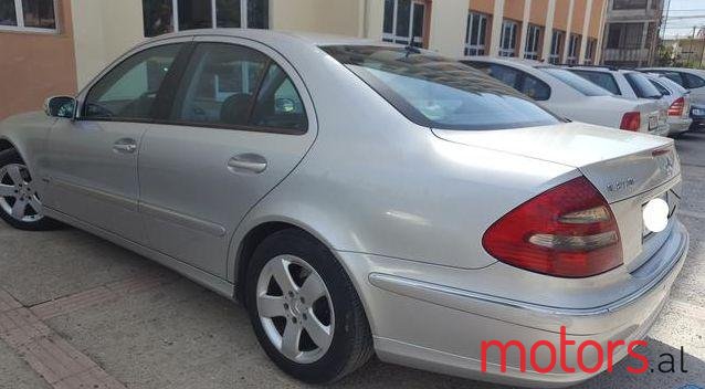 2005' Mercedes-Benz E-Class photo #2