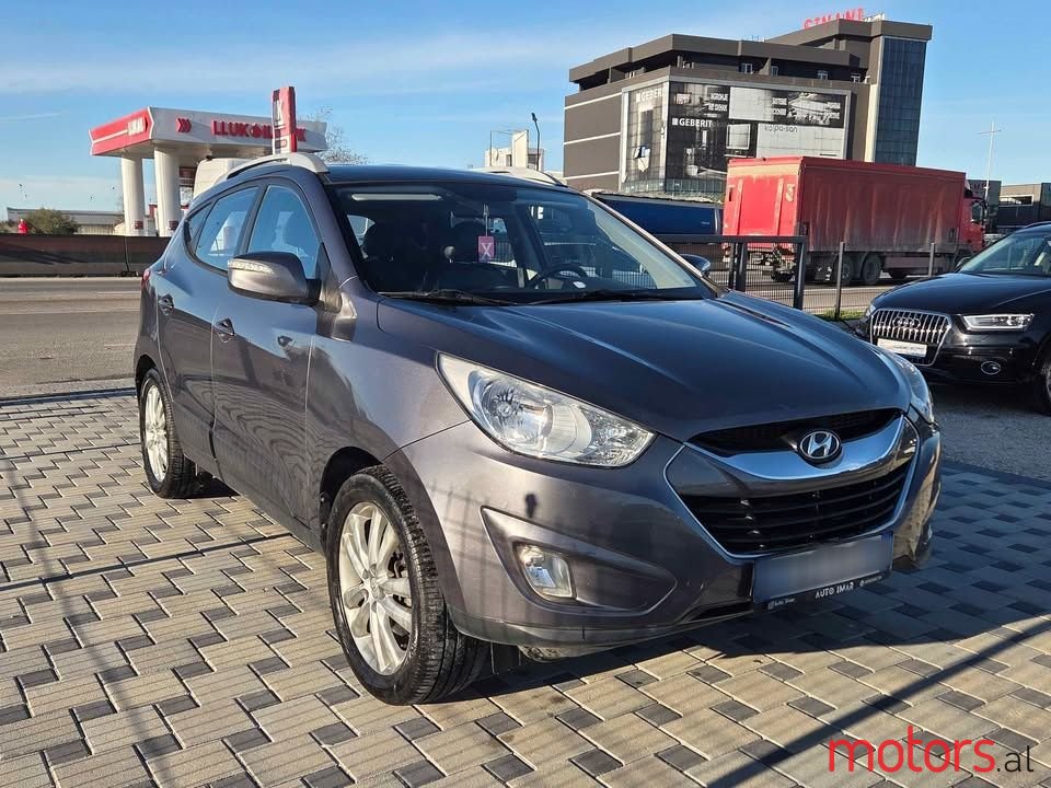 2010' Hyundai Tucson photo #2