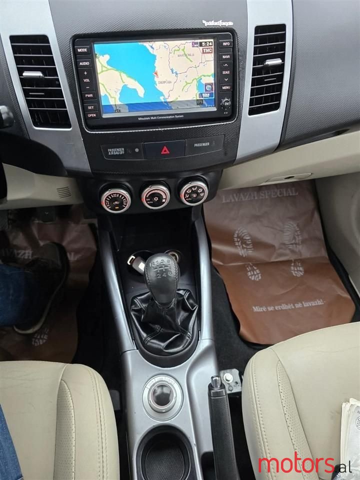 2007' Mitsubishi Outlander photo #5