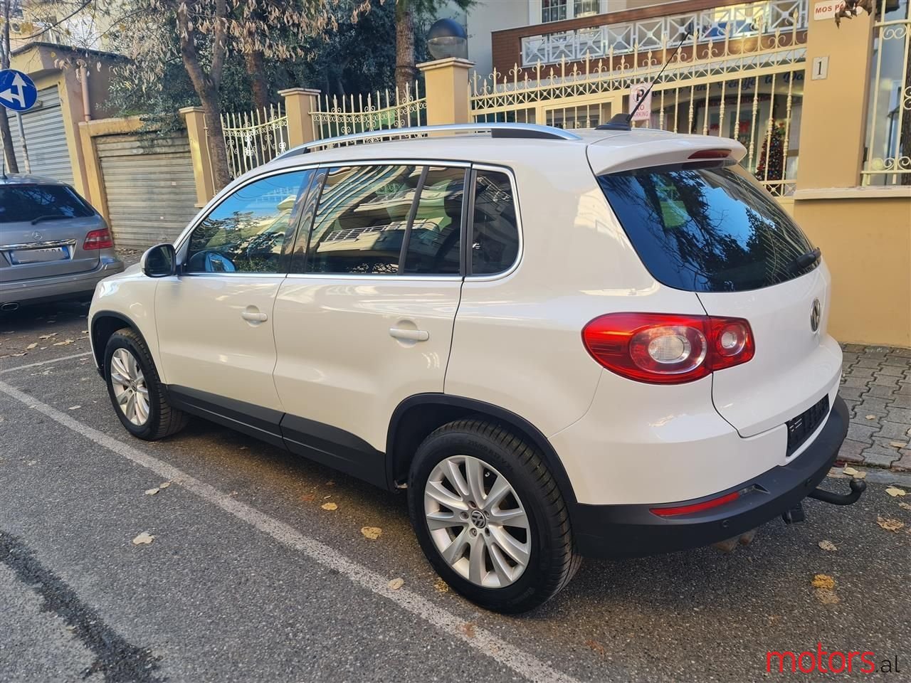 2011' Volkswagen Tiguan photo #5