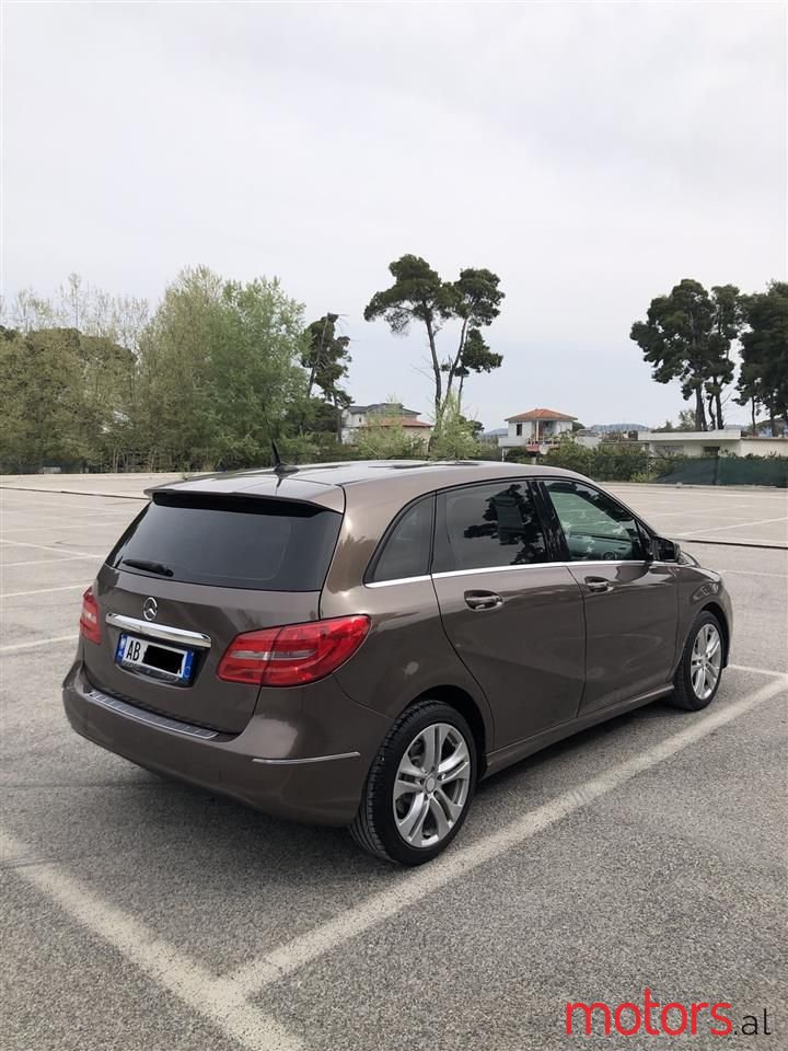 2013' Mercedes-Benz B 180 photo #4