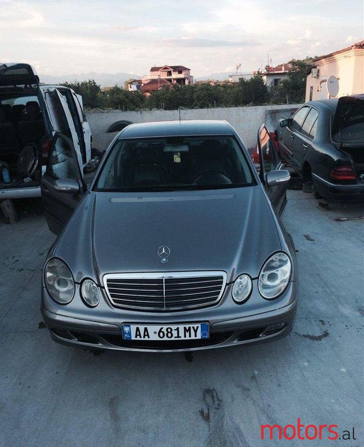 2005' Mercedes-Benz E 220 photo #1