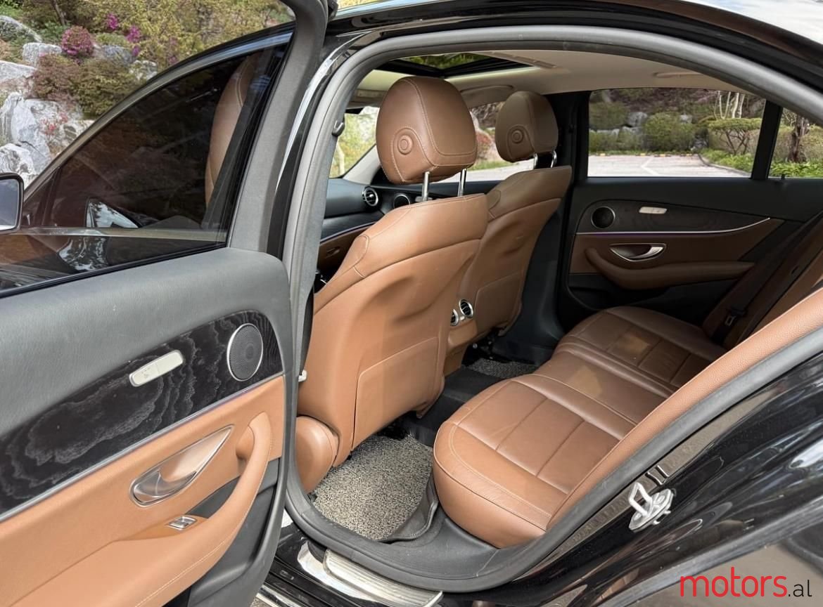 2017' Mercedes-Benz E 220 photo #6