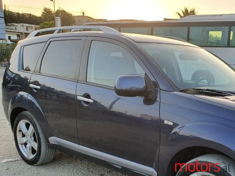 2009' Mitsubishi Outlander photo #3