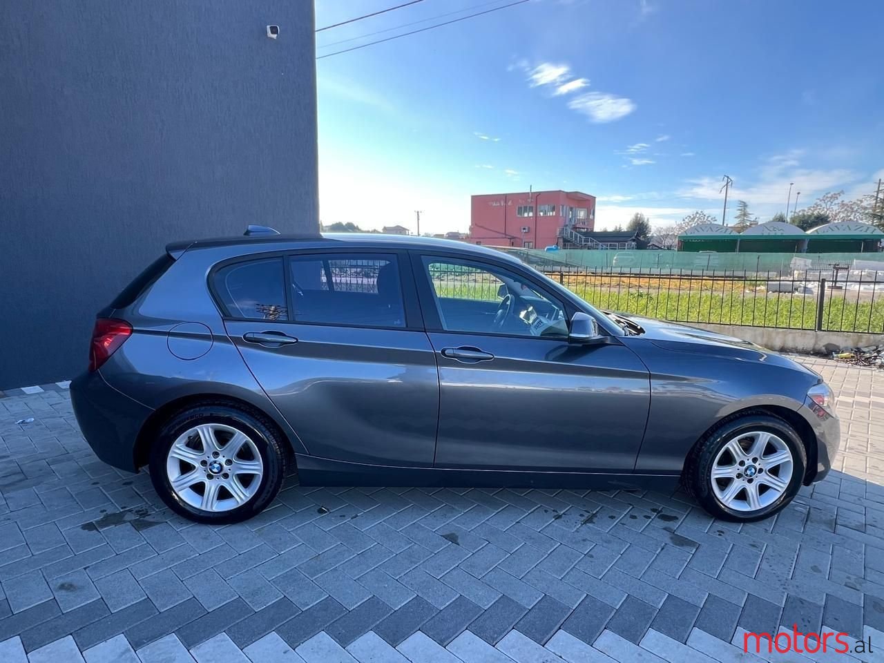 2012' BMW 118 photo #6