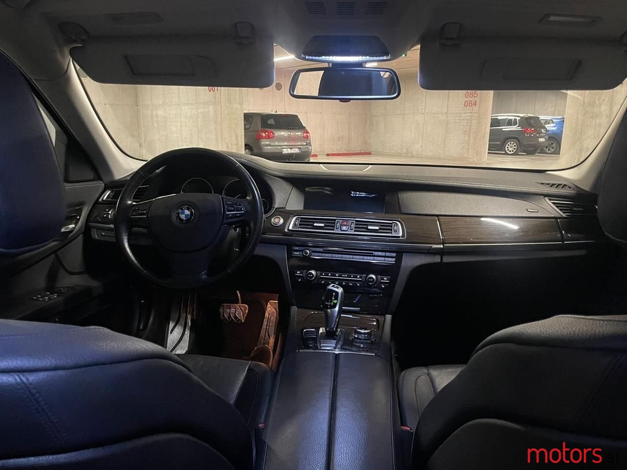 2011' BMW 740 photo #1