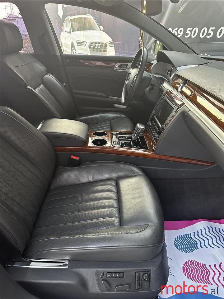 2014' Volkswagen Phaeton photo #3