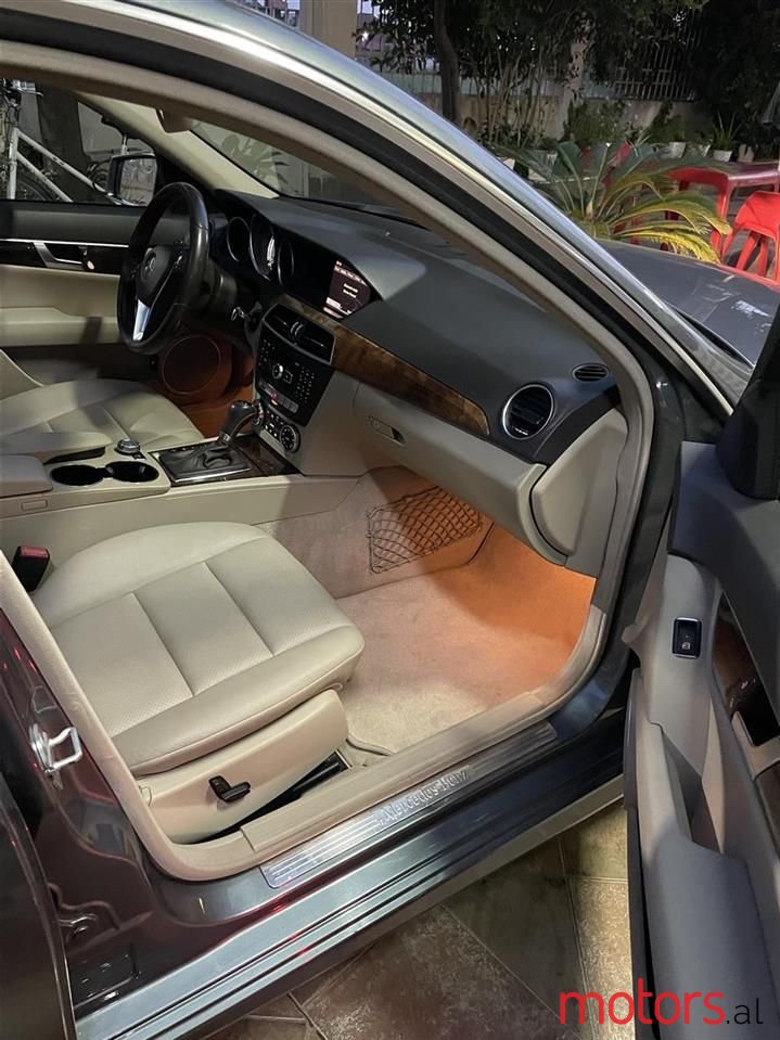 2012' Mercedes-Benz C 300 photo #3