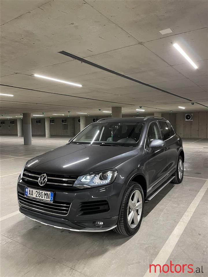 2014' Volkswagen Touareg photo #1