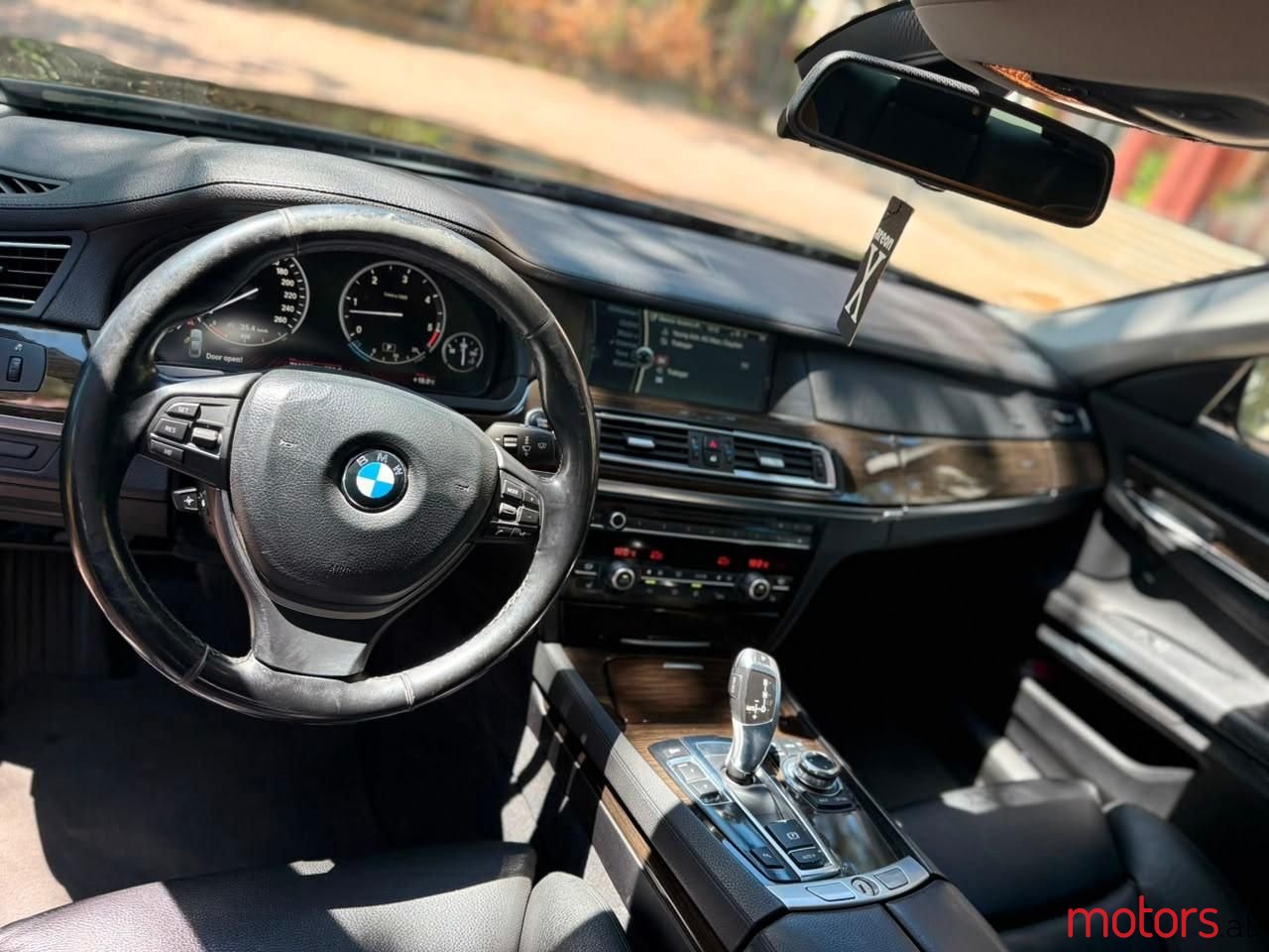 2012' BMW 740 photo #3