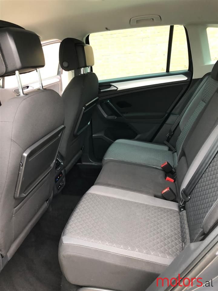 2018' Volkswagen Tiguan photo #5