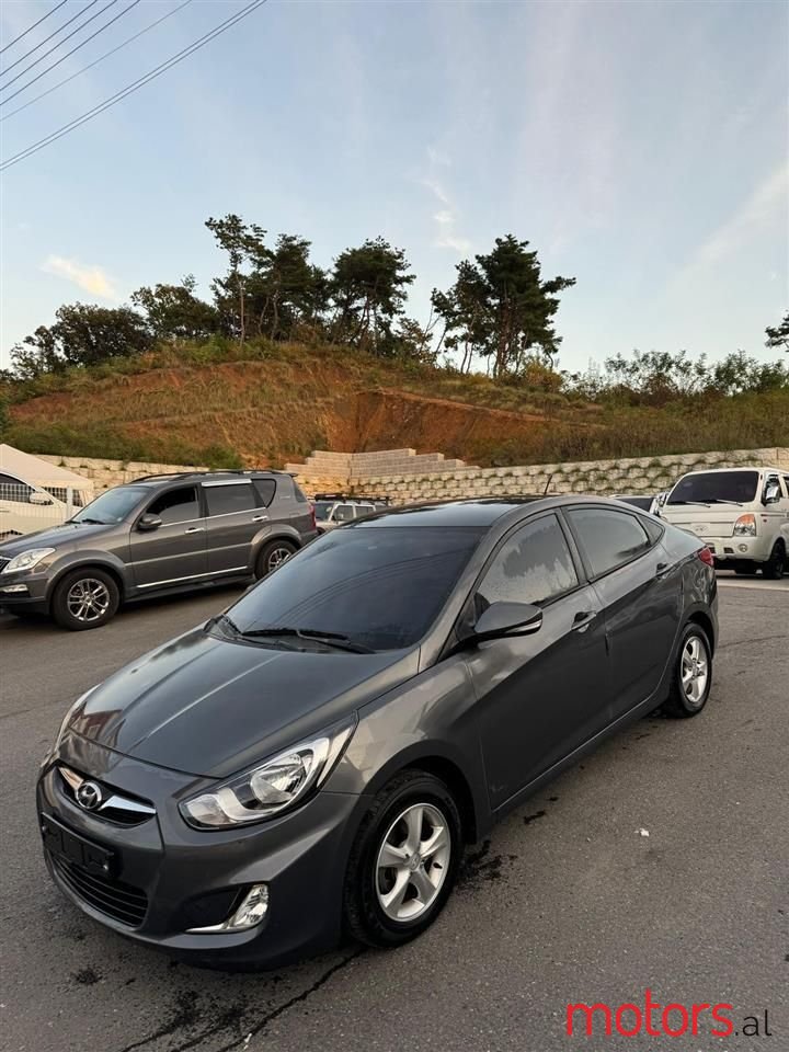 2013' Hyundai Accent photo #3