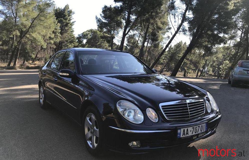 2004' Mercedes-Benz E 220 photo #1
