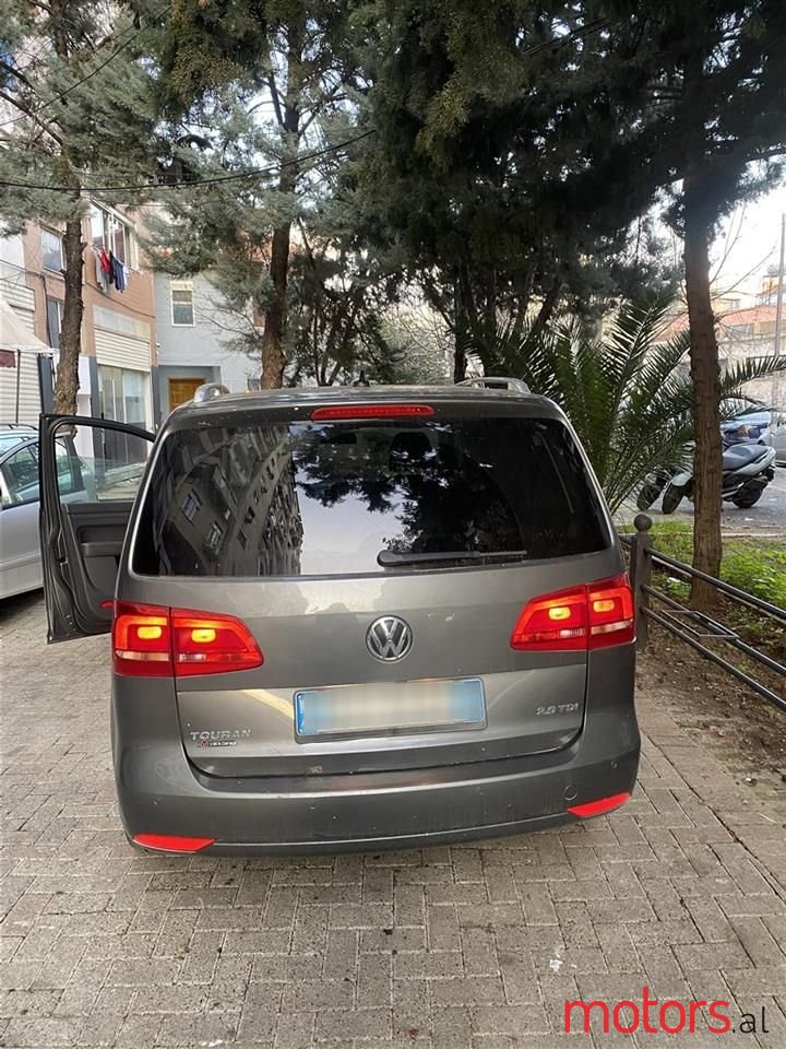 2013' Volkswagen Touran photo #2