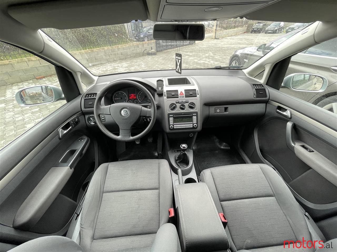 2008' Volkswagen Touran photo #6