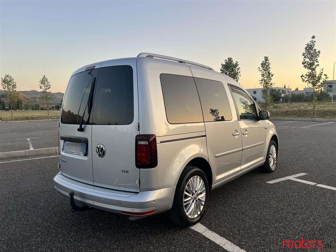 2017' Volkswagen Caddy photo #5