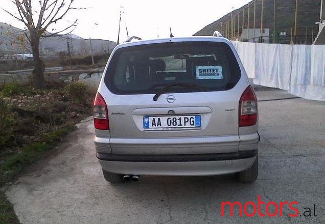 2004' Opel Zafira photo #1