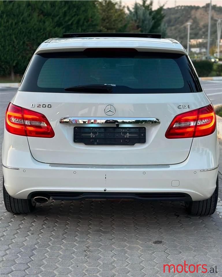 2012' Mercedes-Benz B 220 photo #4