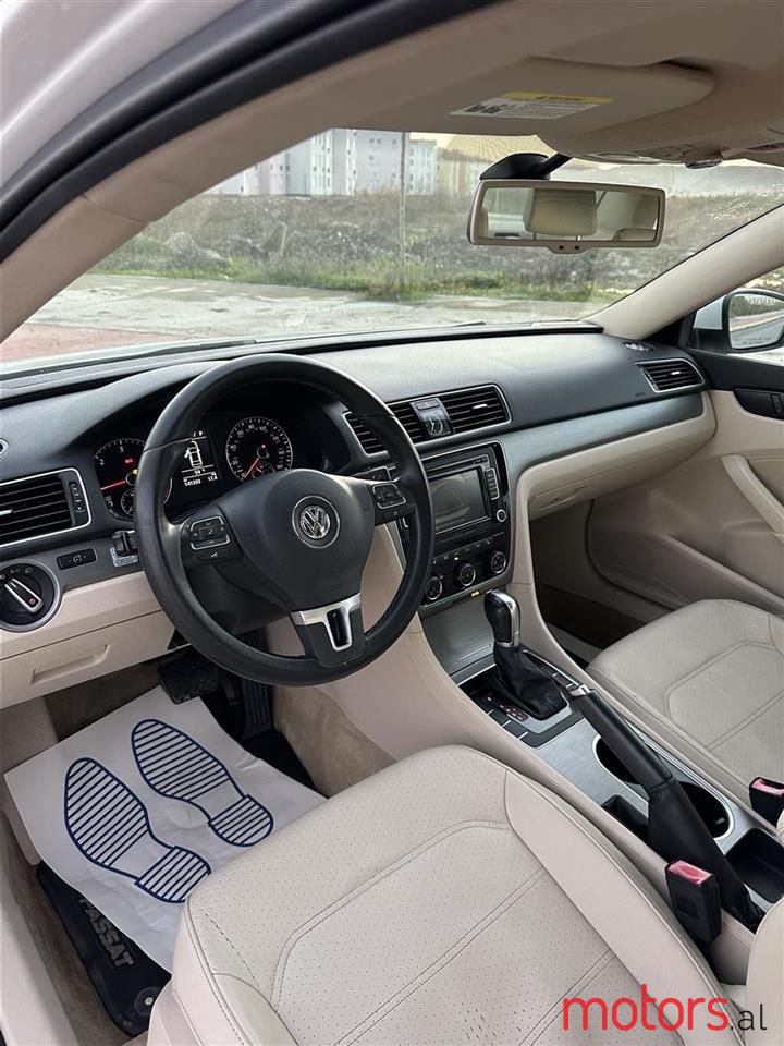 2014' Volkswagen Passat photo #2