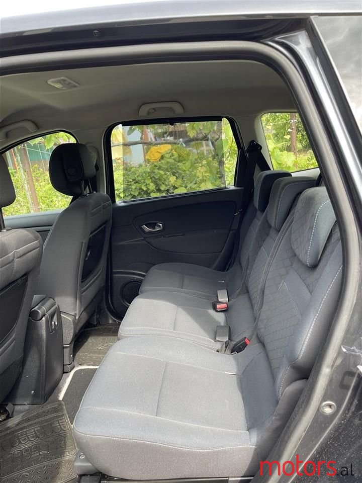 2010' Renault Scenic photo #2