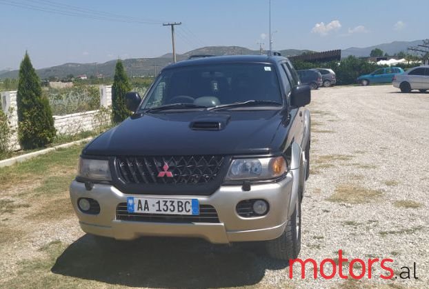 2000' Mitsubishi Pajero photo #1