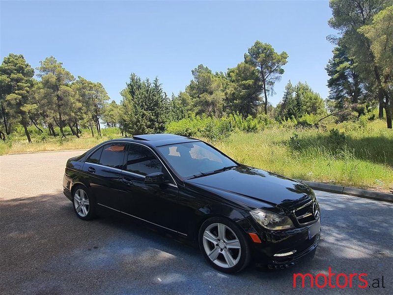 2011' Mercedes-Benz C 300 photo #4