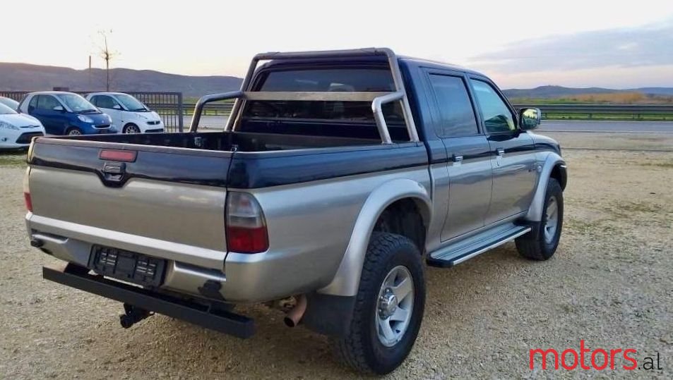 2004' Mitsubishi L200 photo #1