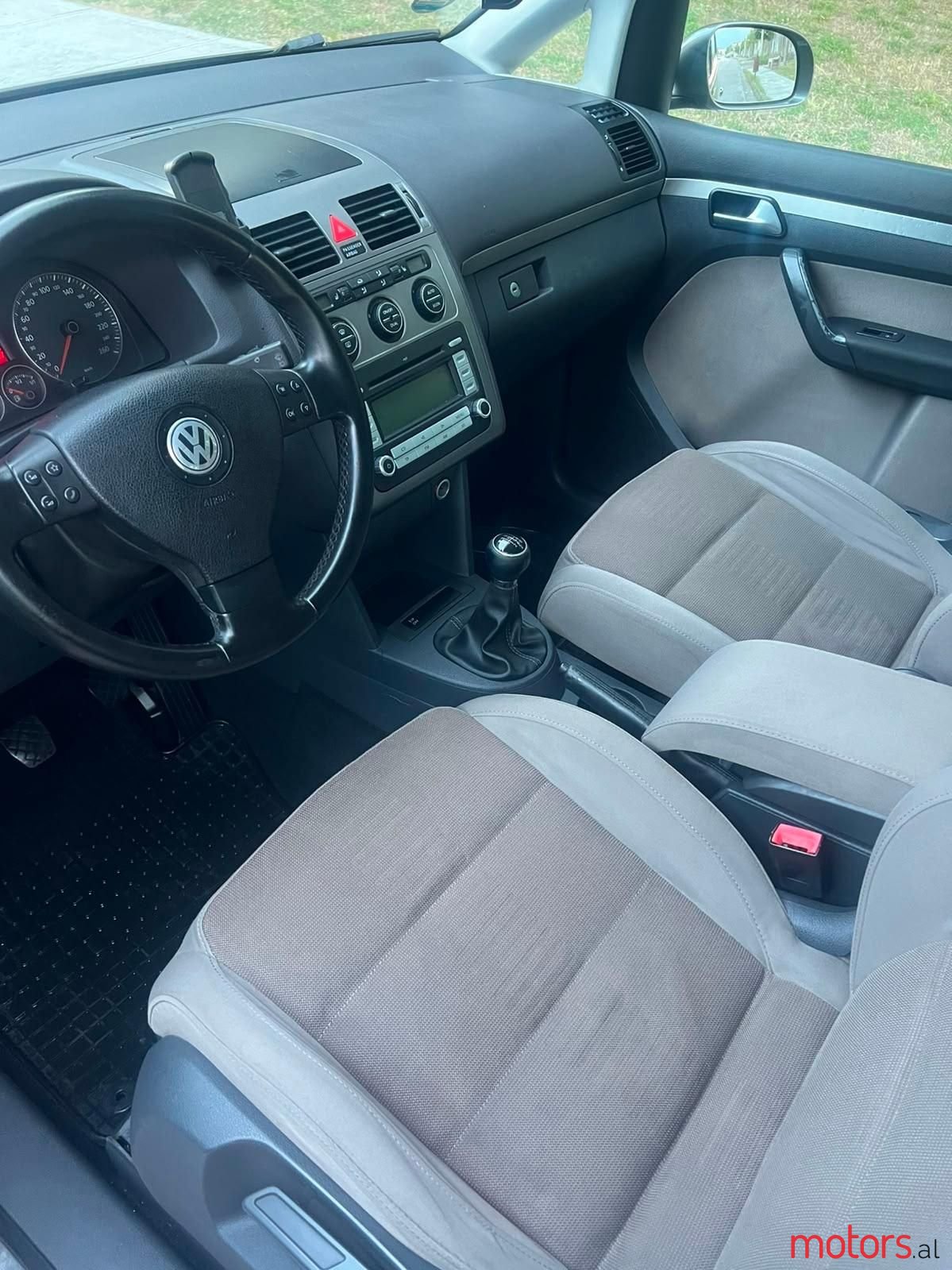 2007' Volkswagen Touran photo #2