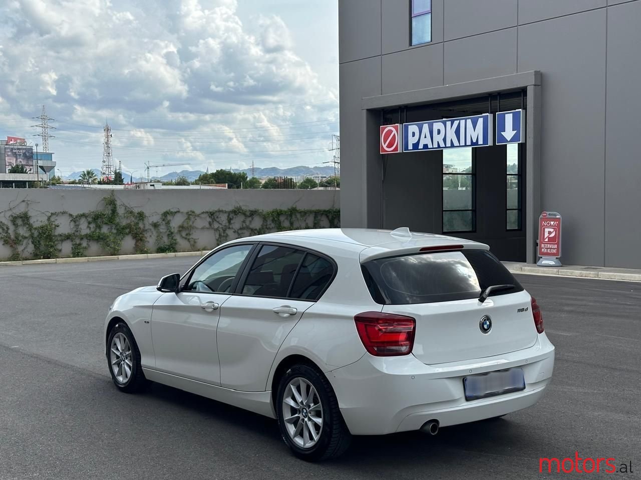 2014' BMW 118 photo #3