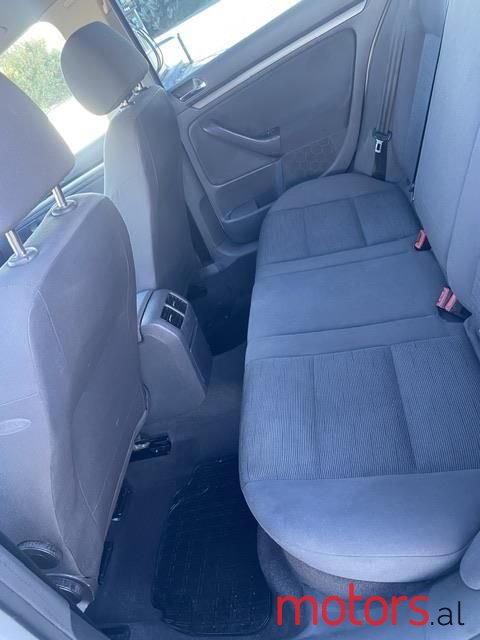 2005' Volkswagen Golf photo #6