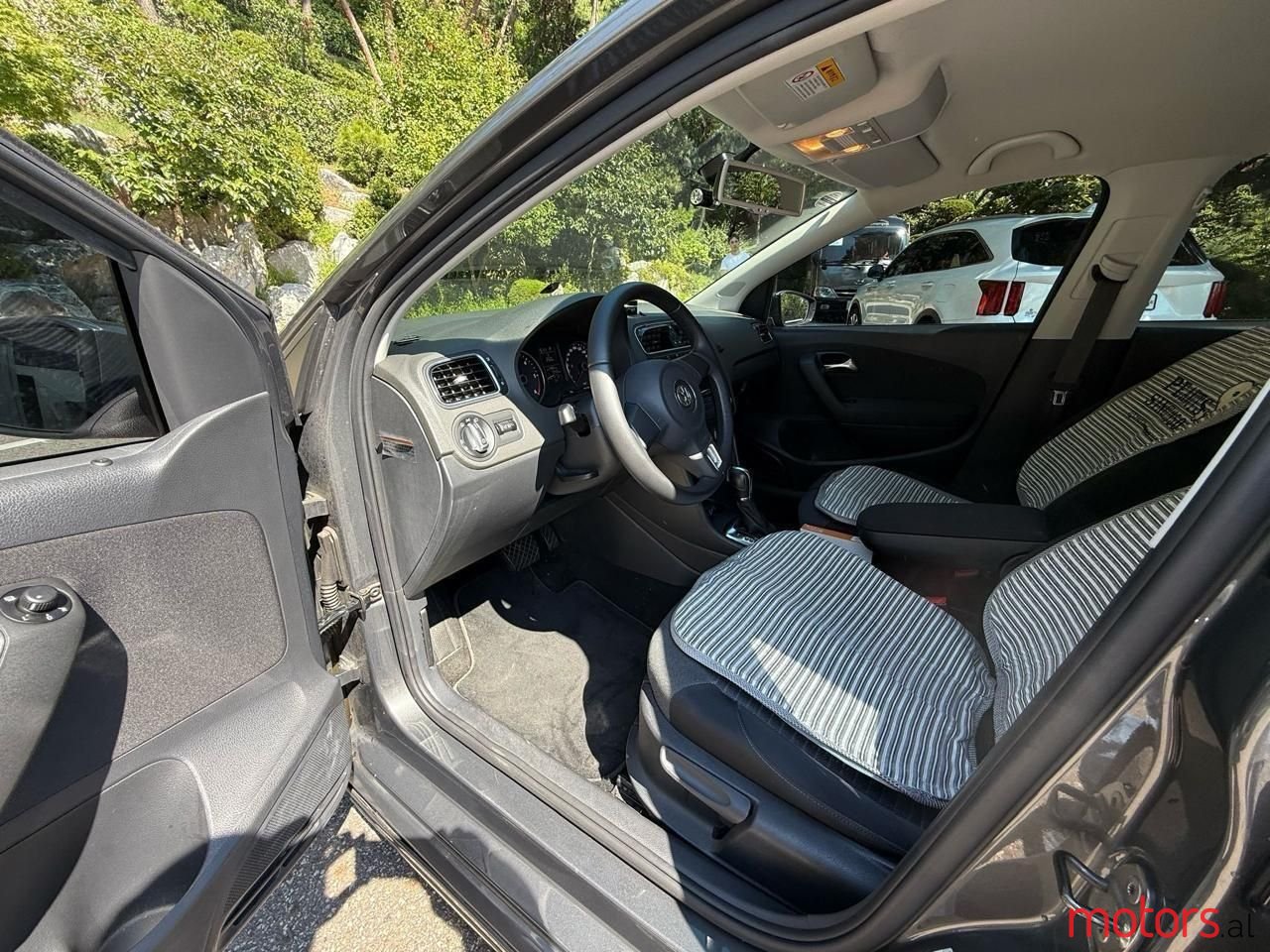 2013' Volkswagen Polo photo #2