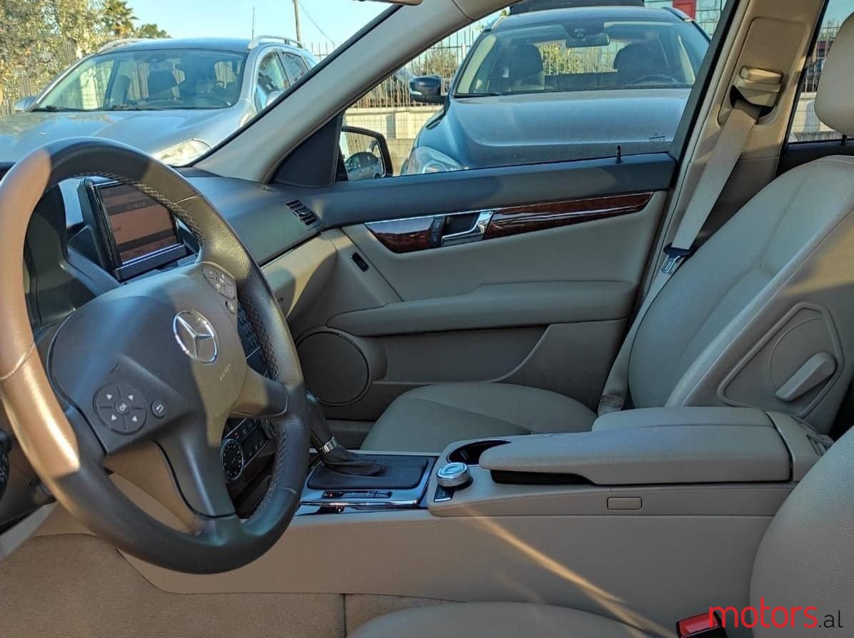 2011' Mercedes-Benz C 300 photo #6