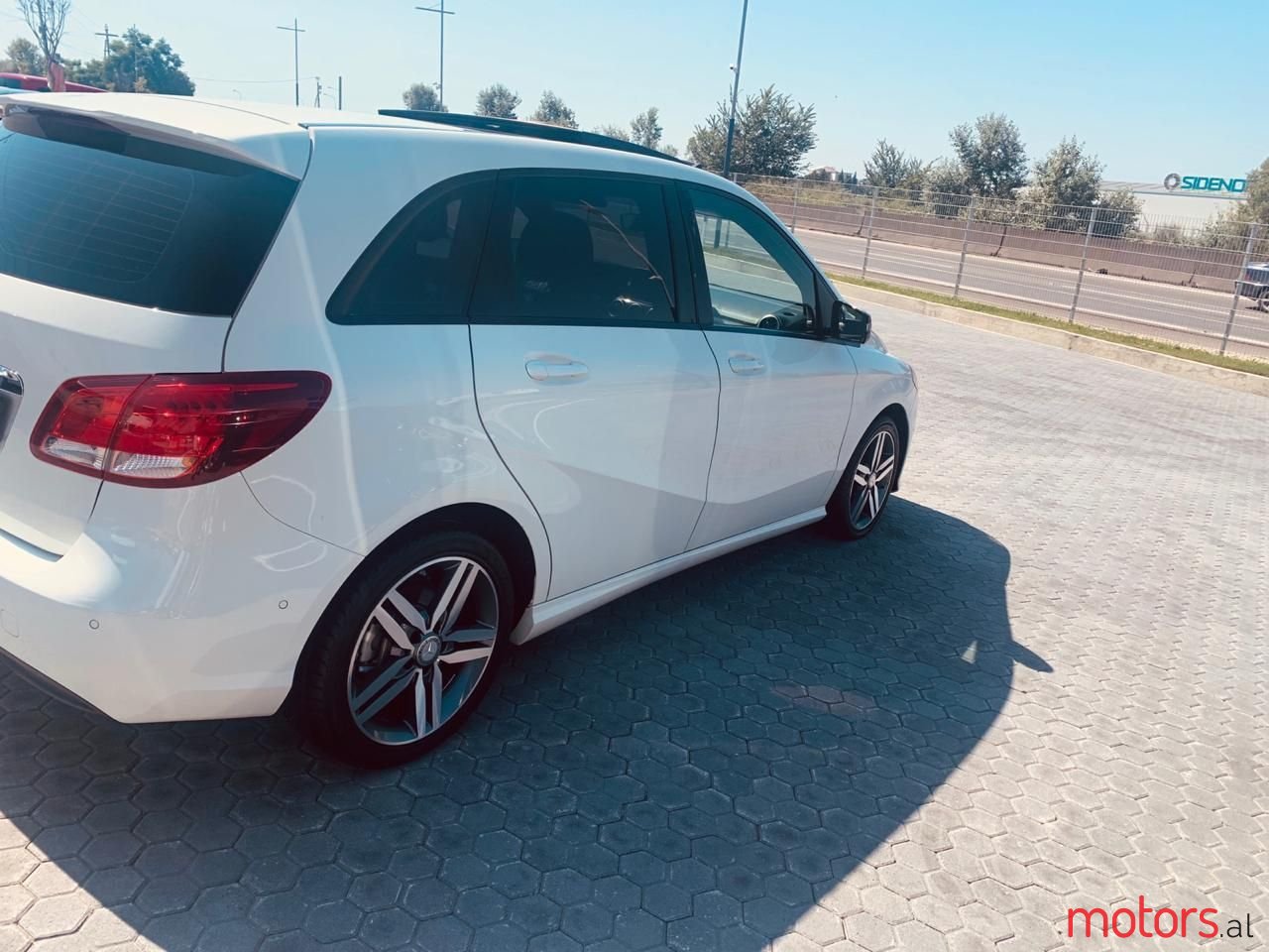 2015' Mercedes-Benz B 180 photo #4