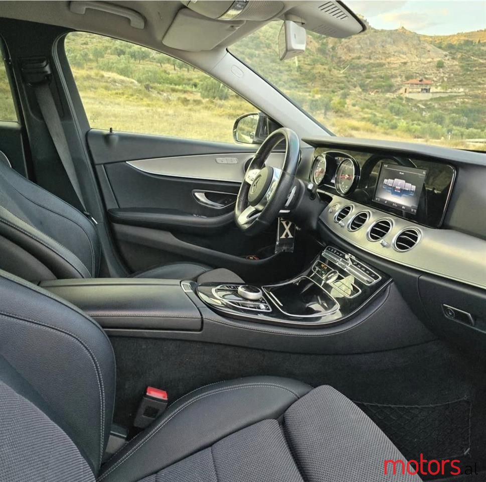 2017' Mercedes-Benz E 220 photo #4