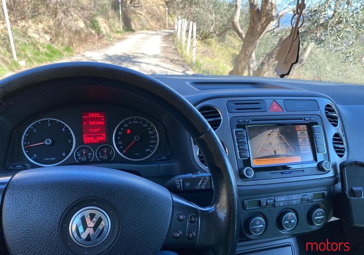 2010' Volkswagen Tiguan photo #5