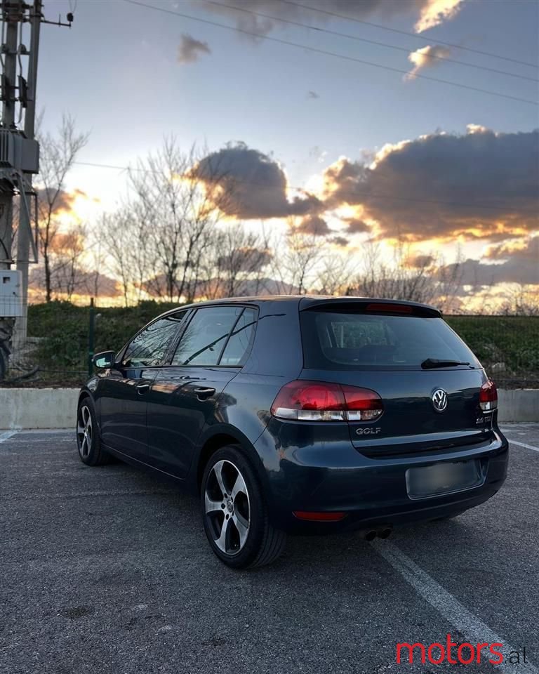 2009' Volkswagen Golf photo #3